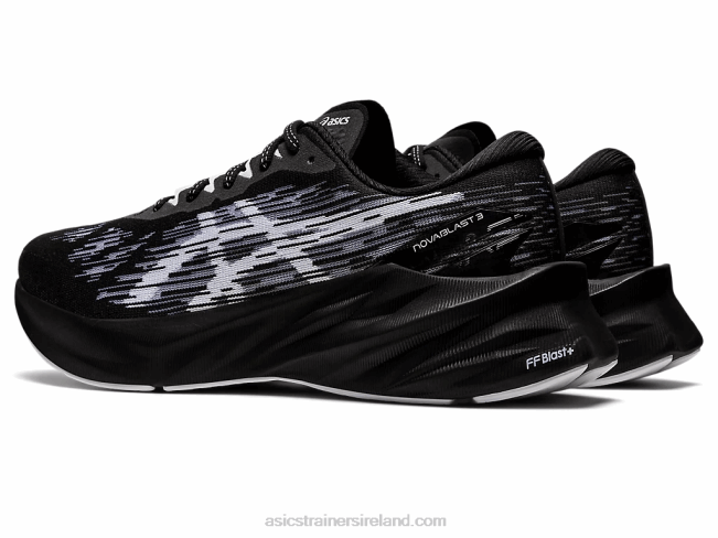 Novablast 3 Black/White Asics XXPD931