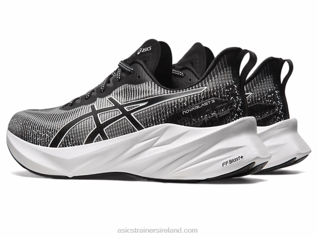 Novablast 3 Le Black/White Asics XXPD204